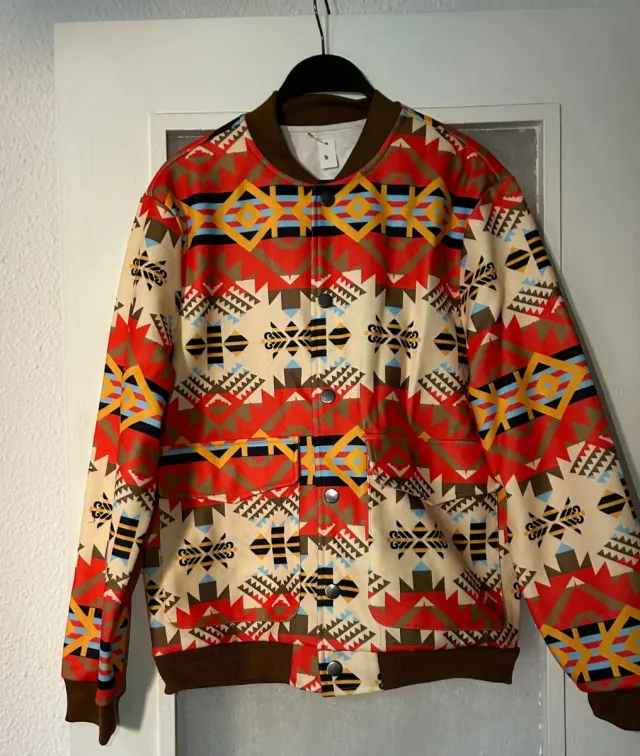 Chaqueta Universitaria Estampada