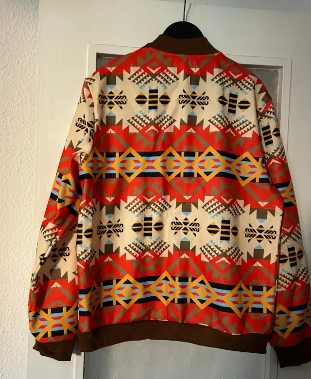 Chaqueta Universitaria Estampada