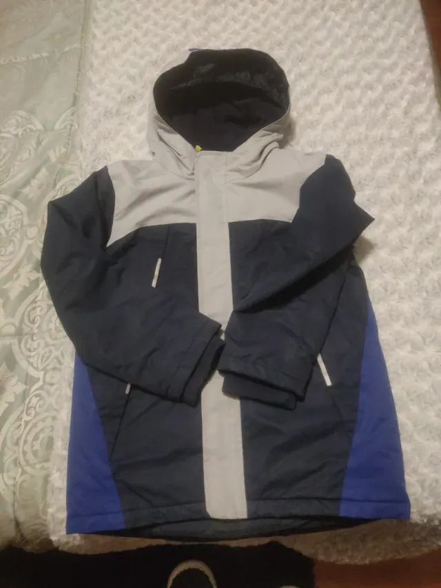 Cazadora de niño azul y gris, abriga, como nueva.