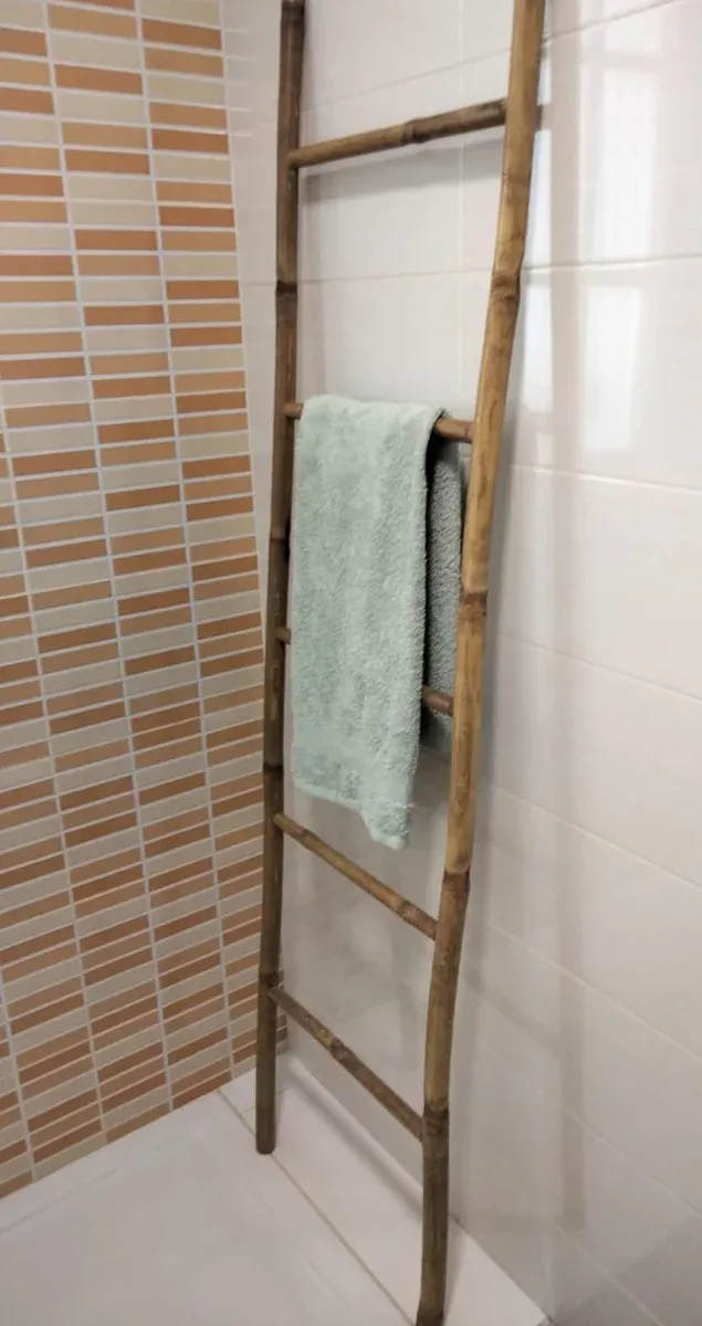 Escalera de bambú para toallas