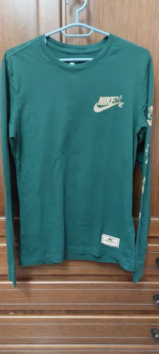 Camiseta Nike manga larga verde