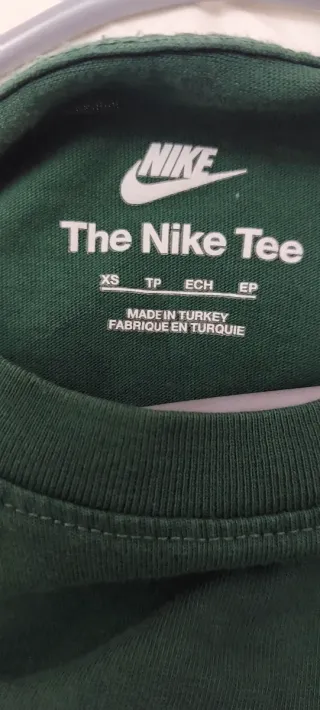 Camiseta Nike manga larga verde