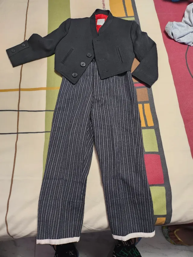 Traje de Flamenco Negro y Rojo