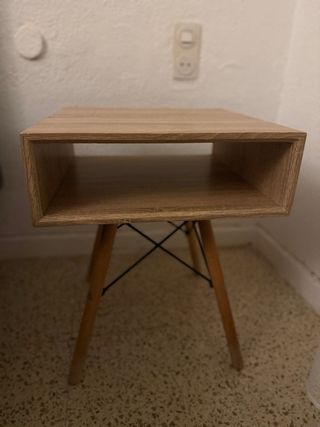 Mesita de noche de madera