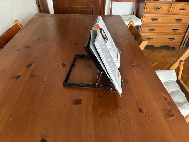 Atril negro metálico