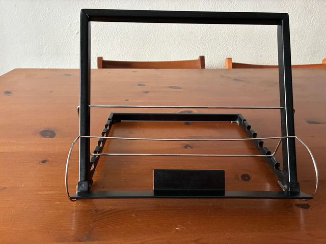 Atril negro metálico