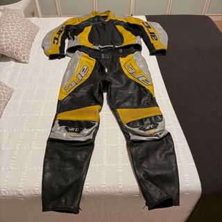 Mono de piel para moto 2 piezas a medida chica
