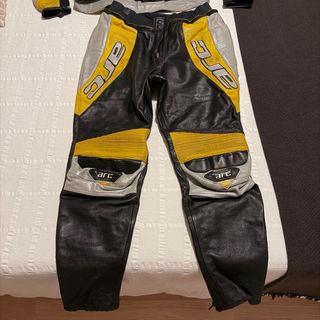 Mono de piel para moto 2 piezas a medida chica
