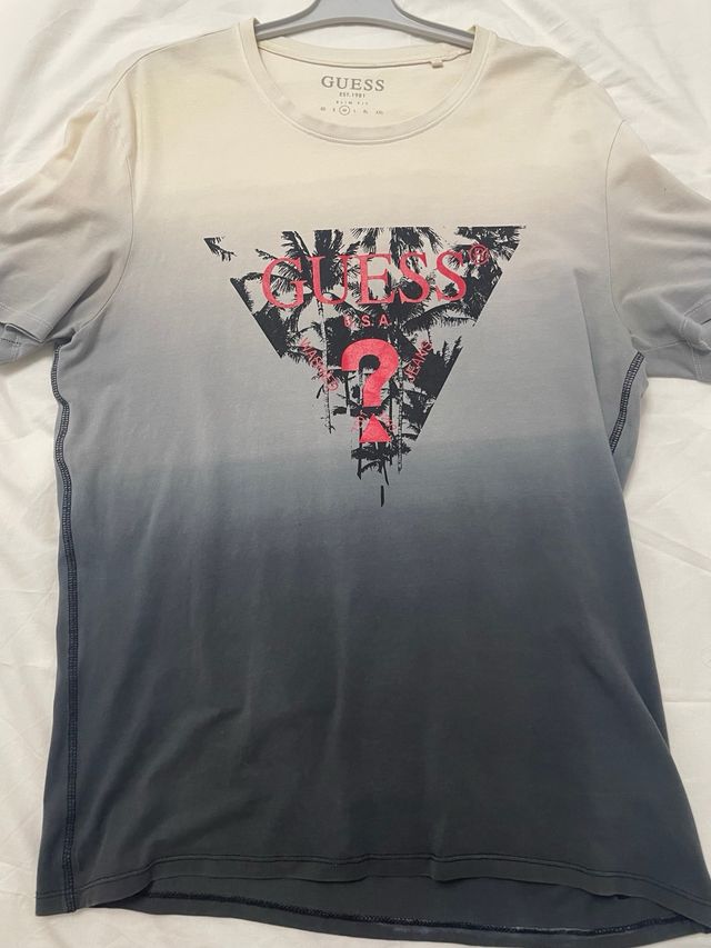 Camiseta Guess Talla M Estampado Tropical