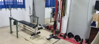 Máquinas de fitness y pesas