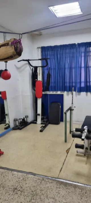 Máquinas de fitness y pesas