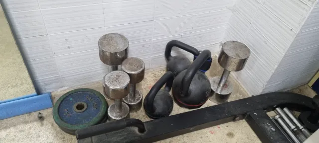 Máquinas de fitness y pesas