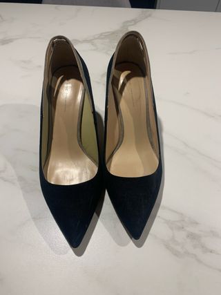 Zapatos de tacón Zara Basic ante negro