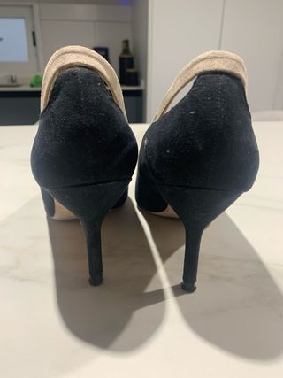 Zapatos de tacón Zara Basic ante negro