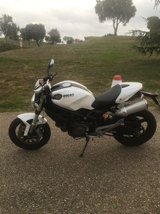 Ducati Monster 696 Limitada