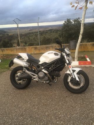 Ducati Monster 696 Limitada
