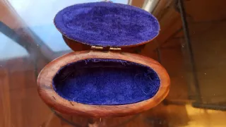 Caja de madera para joyas con diseño tallado