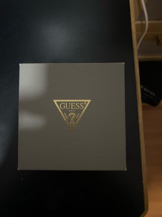 Reloj Guess Dorado y Blanco