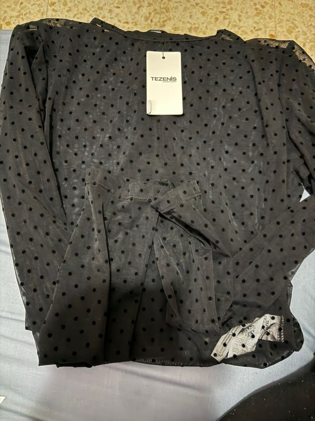 Body manga larga  negra lunares transparente.
