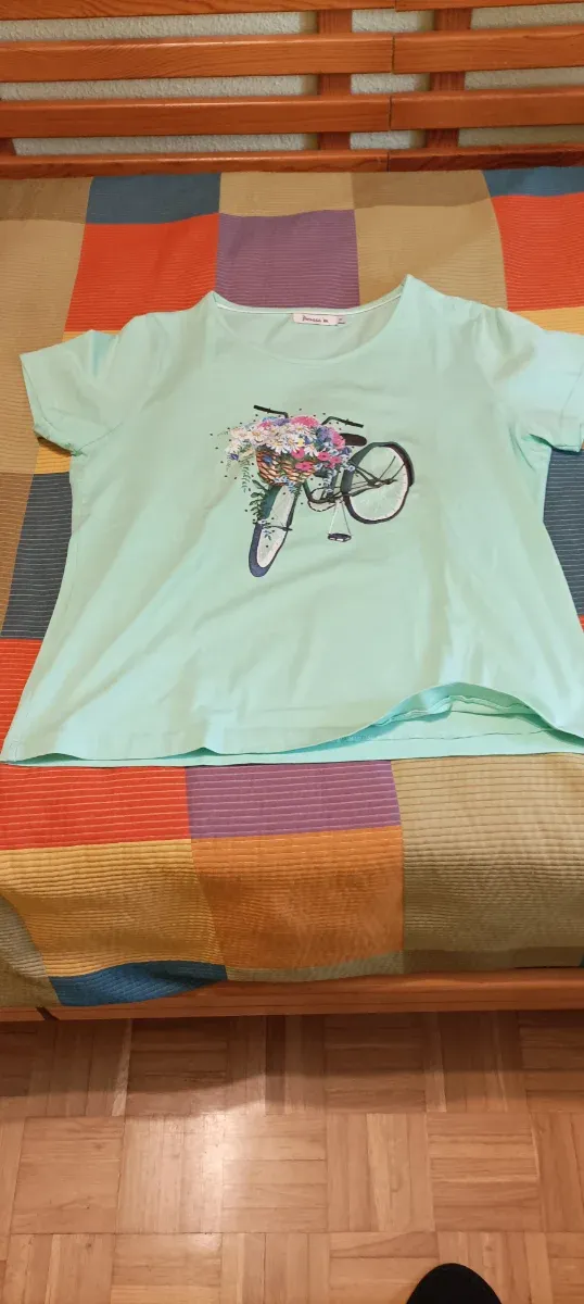 T-shirt donna verde con stampa bici