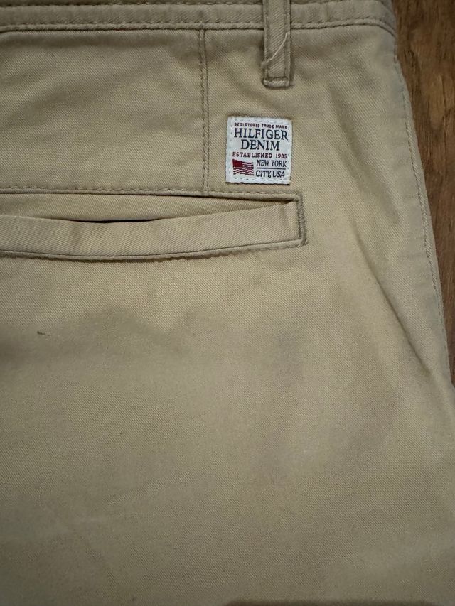 Pantalones Chinos Tommy Hilfiger Beige originales.