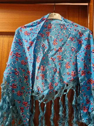 Traje de flamenca azul con volantes hecho a mano