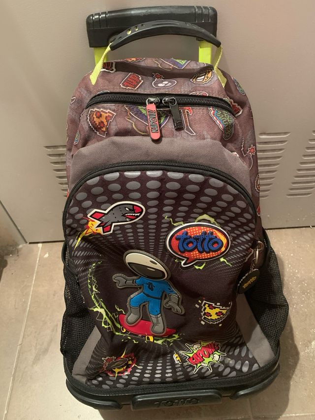 Mochila Totto con ruedas y diseño divertido