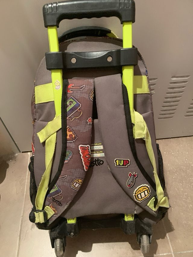 Mochila Totto con ruedas y diseño divertido