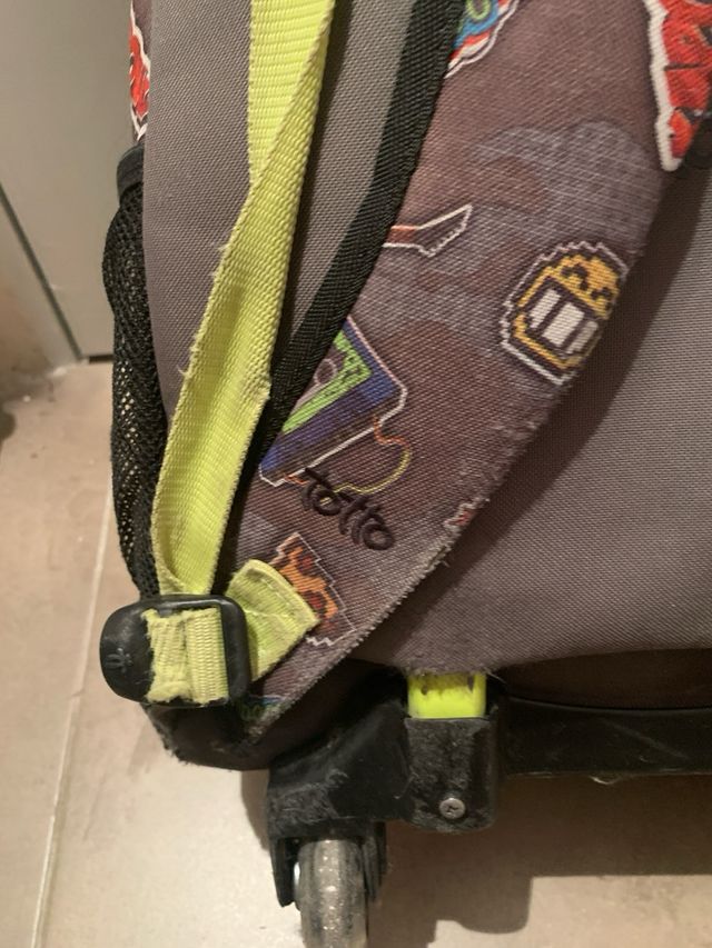 Mochila Totto con ruedas y diseño divertido