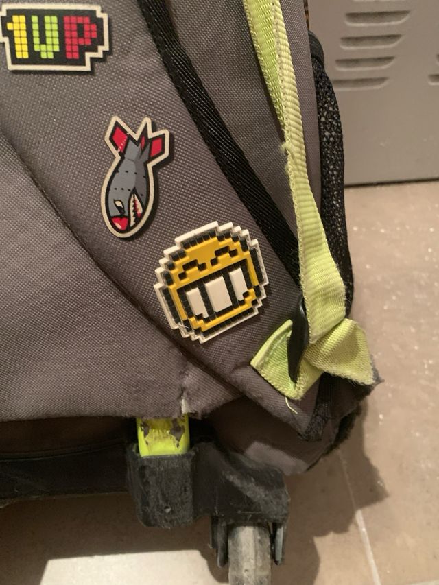 Mochila Totto con ruedas y diseño divertido