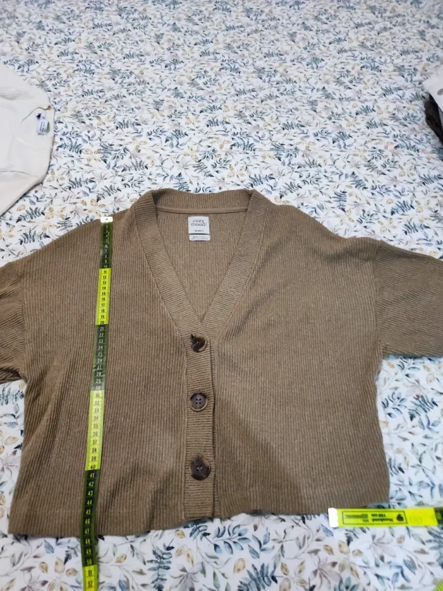 Chaqueta punto cropped marrón