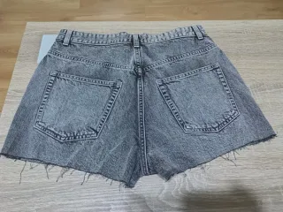 Pantalón corto vaquero Zara gris