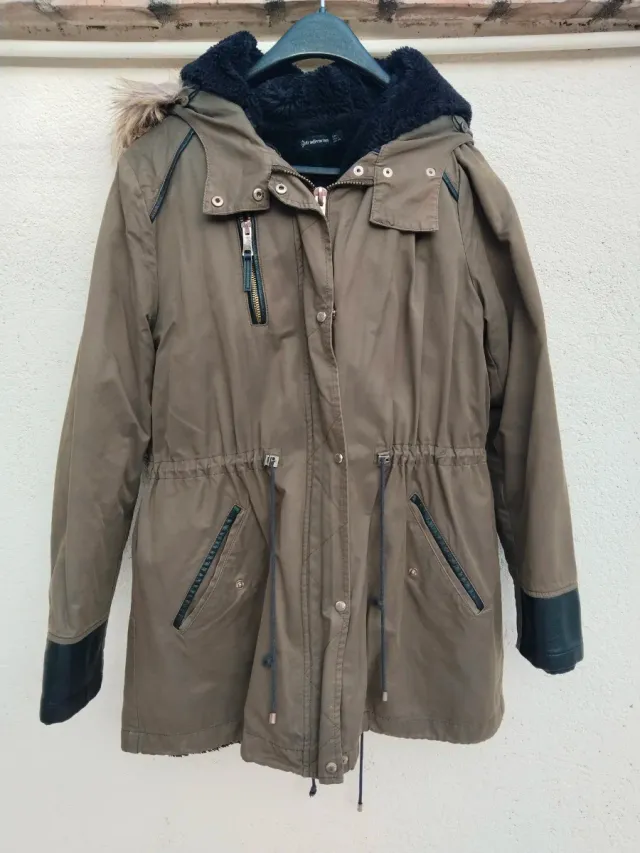 Chaqueta larga verde militar Stradivarius