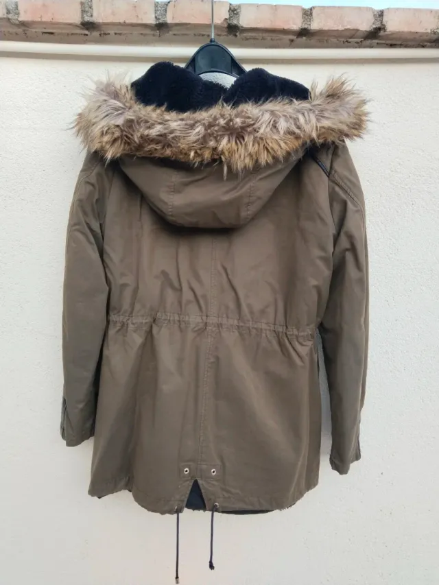 Chaqueta larga verde militar Stradivarius