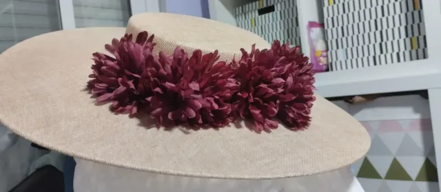 Tocado de fiesta con flores moradas