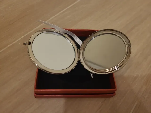 Espejo de bolso compacto plateado