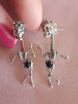Pendientes calavera circonita negra plata