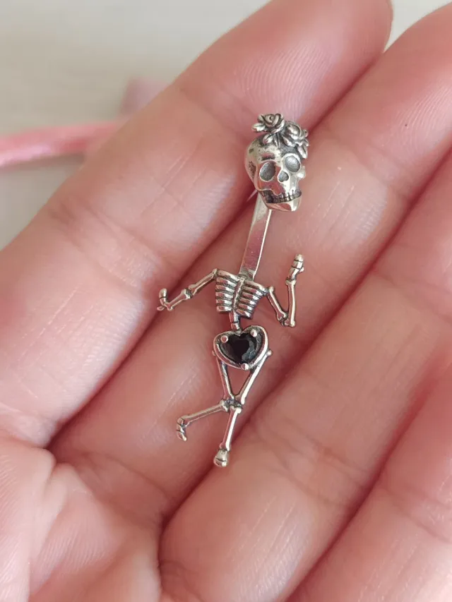 Pendientes calavera circonita negra plata