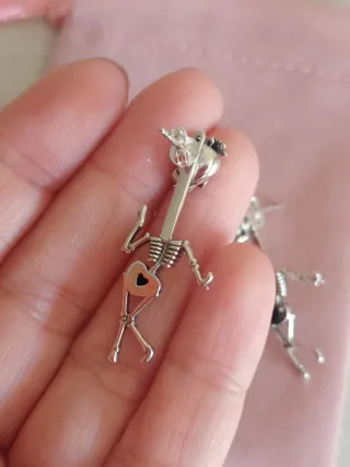 Pendientes calavera circonita negra plata