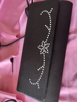 Bolso de fiesta negro con pedrería