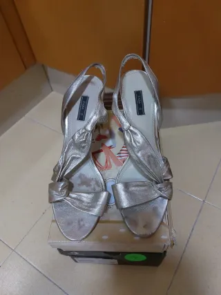 Zapatos de tacón Zara dorados/plateados talla 37