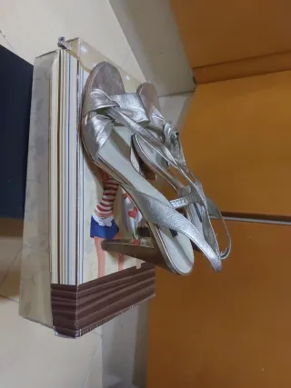 Zapatos de tacón Zara dorados/plateados talla 37