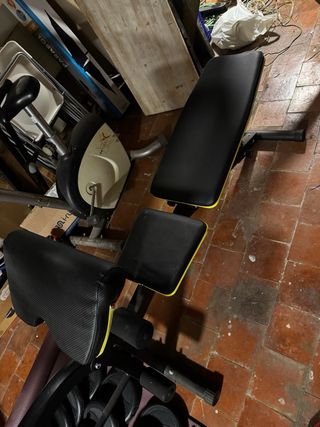 Banco de pesas regulable con discos y barras 40kg.