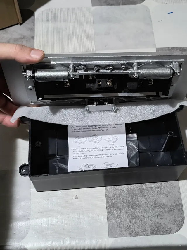 Regleta Enchufe de Mesa 3 Tomas Retractil