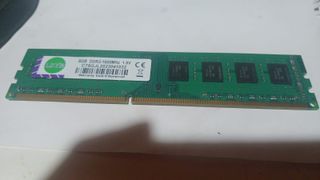 RAM DDR3 4 Módulos 8GB 1600MHz cada uno.