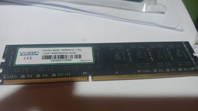 RAM DDR3 4 Módulos 8GB 1600MHz cada uno.