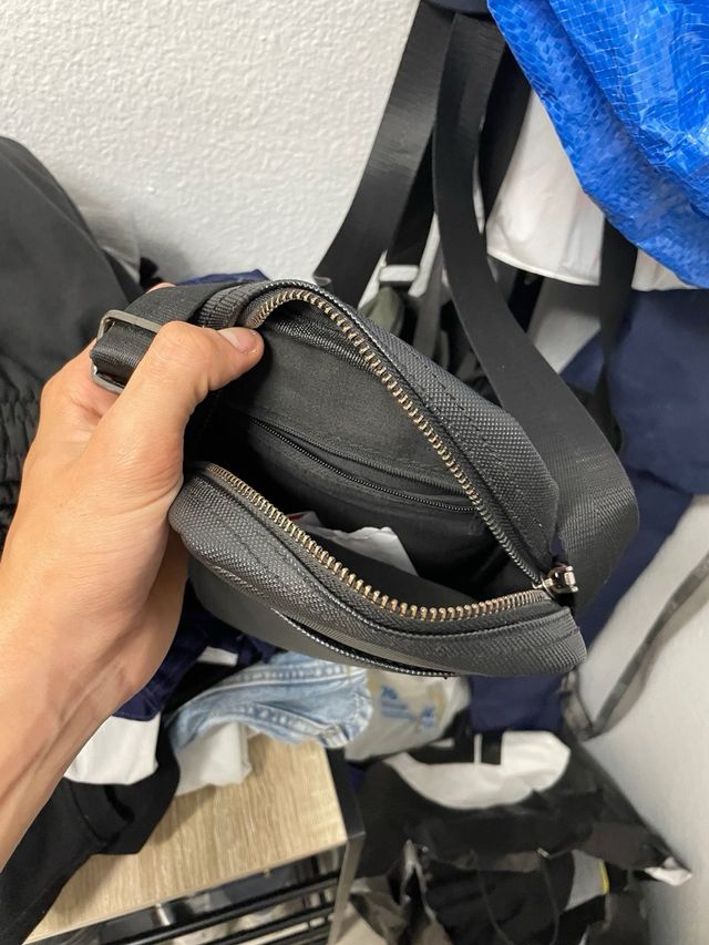 Bolso bandolera Lacoste negro