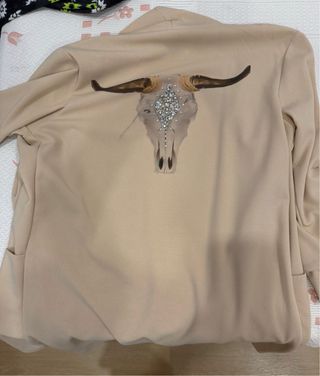 Chaqueta beige mujer con pedrería