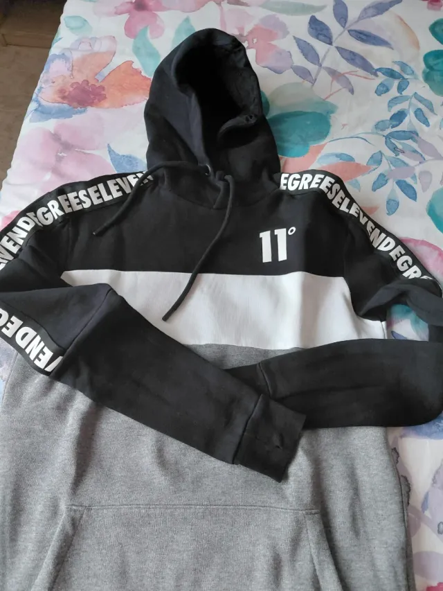 Sudadera 11 Degrees Negra, Gris y Blanca
