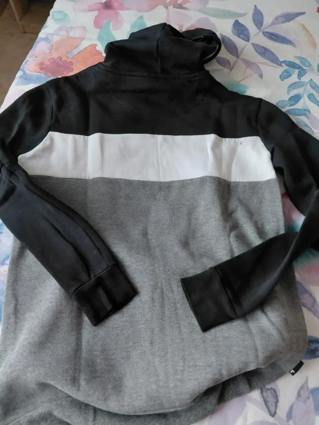 Sudadera 11 Degrees Negra, Gris y Blanca